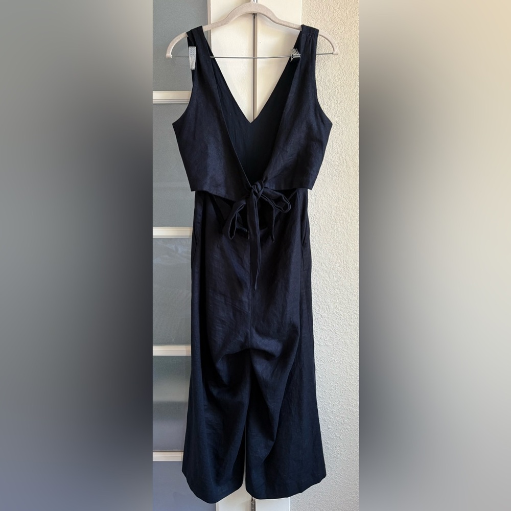 Reset by Jane - V-Neck Linen Blend Tie Back Cropped Jumpsuit - Sz Medium - Navy - Picture 3 of 7
